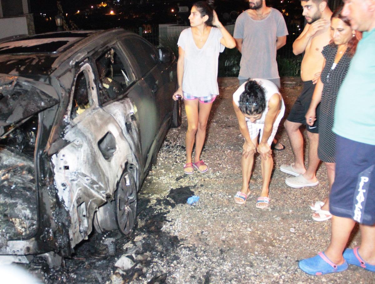 Bodrum'da şoke eden olay! Havluyu tutuşturup l&uuml;ks cipi yaktılar