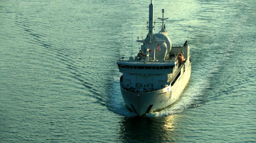 Fransa ve ABD askeri gemileri İstanbul Boğazı'ndan ge&ccedil;ti