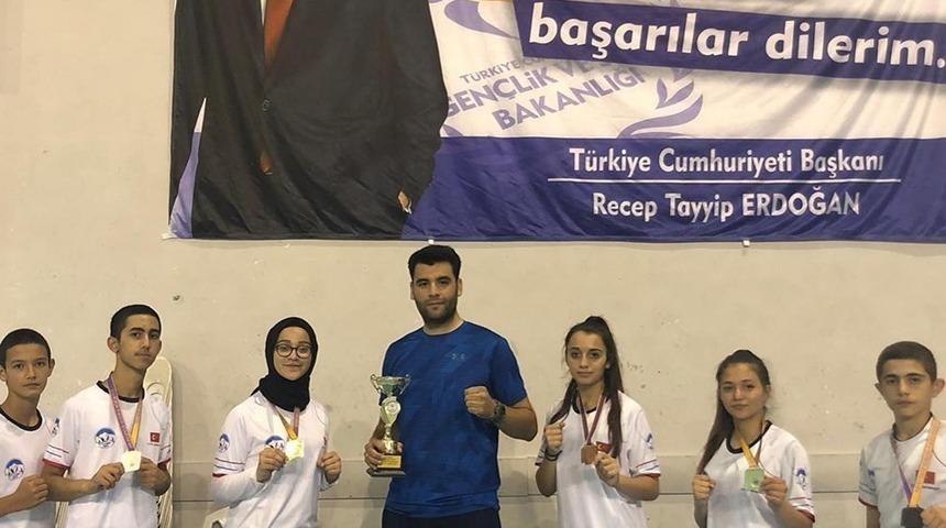 Kayserili Kickboks sporcuları Ankara&rsquo;dan 6 madalya ile d&ouml;nd&uuml;