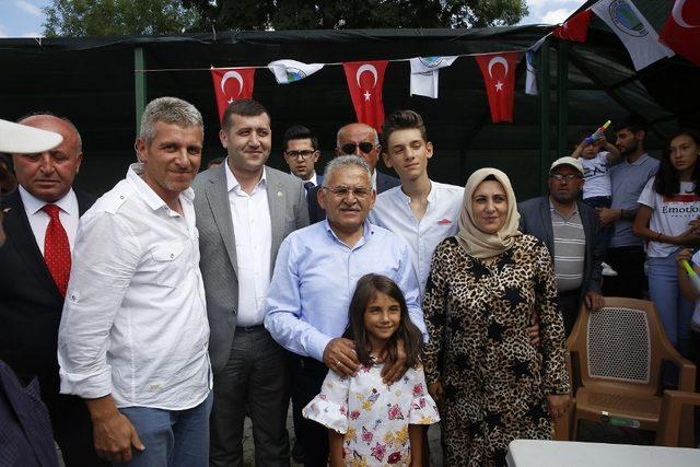 Başkan Büyükkılıç, Özvatan’da Yaz Şenliği’ne katıldı