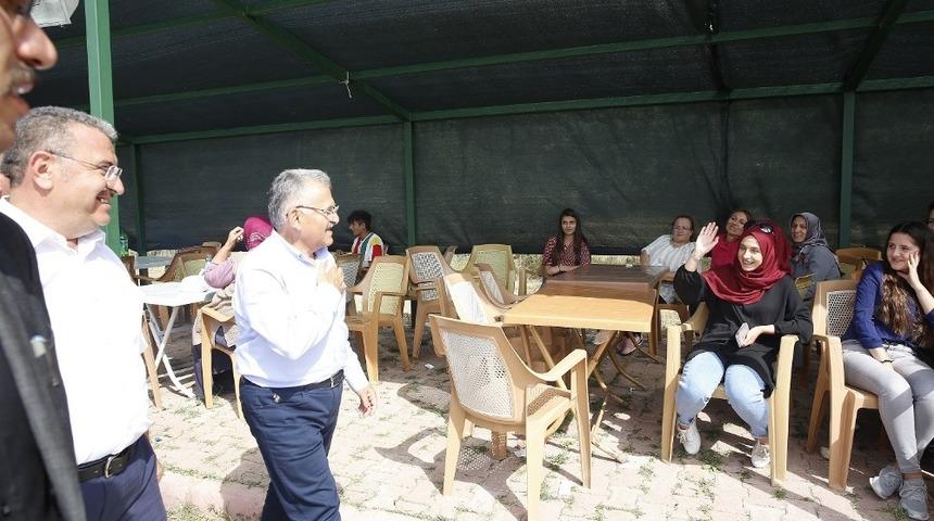 Başkan B&uuml;y&uuml;kkılı&ccedil;, &Ouml;zvatan&rsquo;da Yaz Şenliği&rsquo;ne katıldı