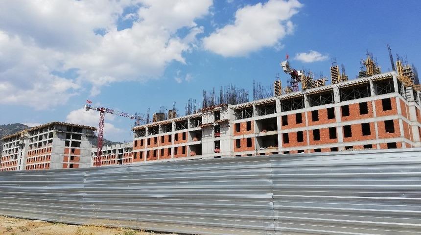 İnşaattan d&uuml;şen iş&ccedil;i ağır yaralandı