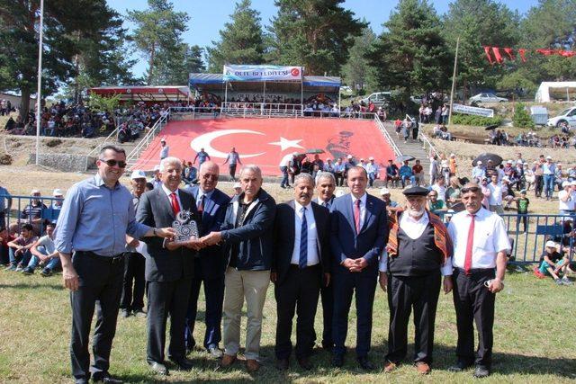 Vali Memiş, Kırdağ Karakucak güreş etkinliğine katıldı