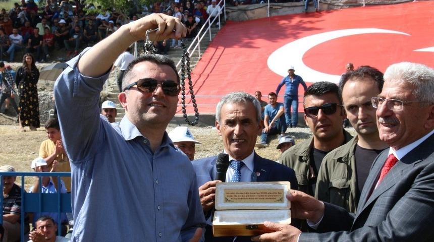 Vali Memiş, Kırdağ Karakucak g&uuml;reş etkinliğine katıldı