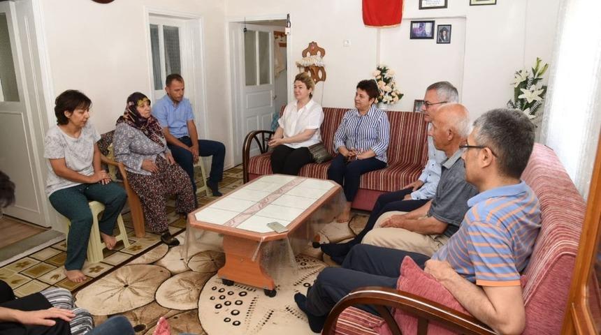 Vali Deniz, şehit babası Osman Akoral&rsquo; ı ziyaret etti