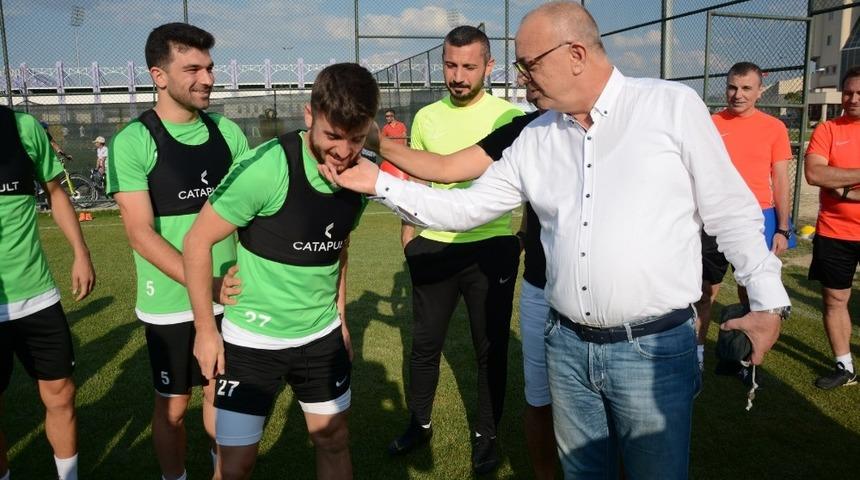 Başkan Erg&uuml;n&rsquo;den futbolculara moral