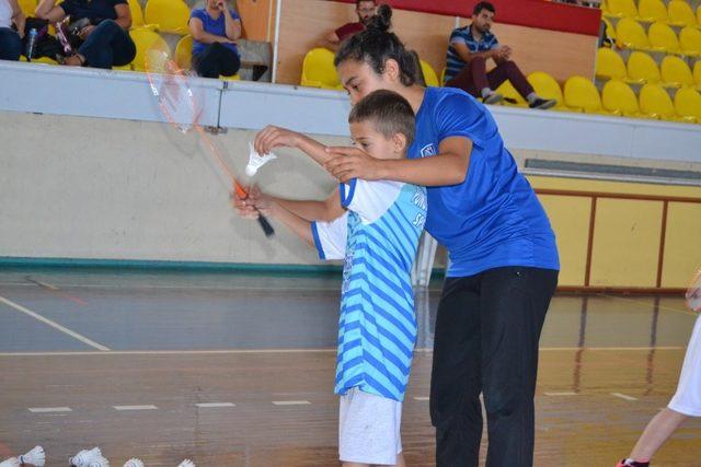 Badminton sporuna ilgi artıyor