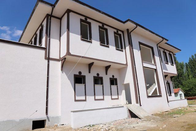 Başkan Altay, Doğanhisar Şehir Konağı’nı inceledi