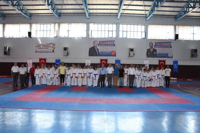 Germencik’teki karate şampiyonası nefes kesti