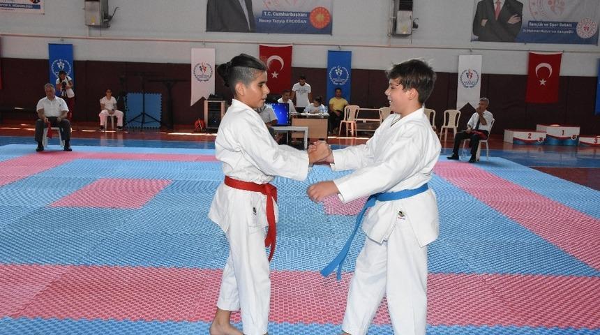 Germencik’teki karate şampiyonası nefes kesti