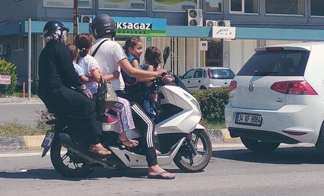 6 kişinin bindiği motosiklette tehlikeli yolculuk