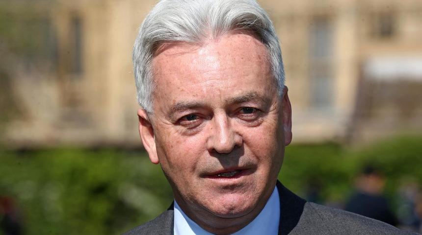 İngiltere'nin Avrupa Bakanı Alan Duncan istifa etti