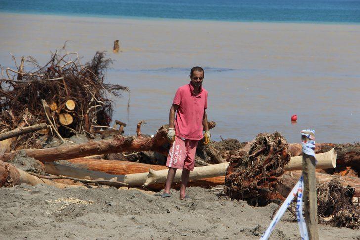 Sel felaketi nedeniyle Düzce Akçakoca’da denize girmek yasaklandı G5