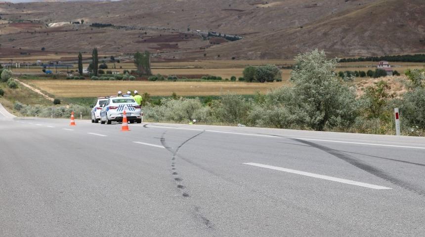 Sivas&rsquo;ta seyir halinde lastik patladı: 6 yaralı