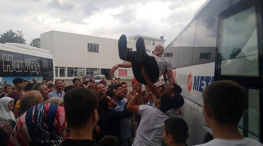 Ana kucağından asker ocağına