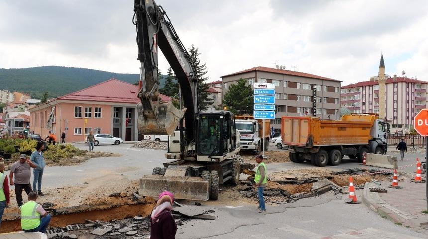 Yozgat d&ouml;rt yol kavşağında asfalt &ccedil;alışması başladı