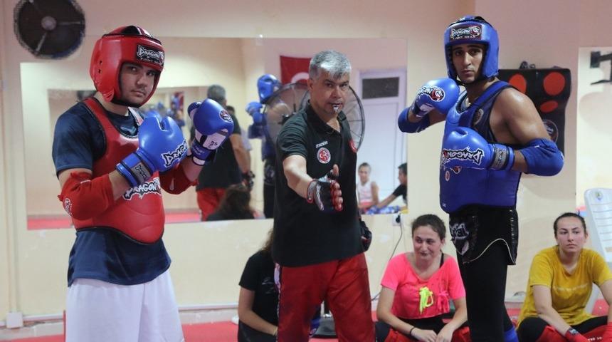 Erdemli Belediyesi&rsquo;nden Muay Thai eğitimi