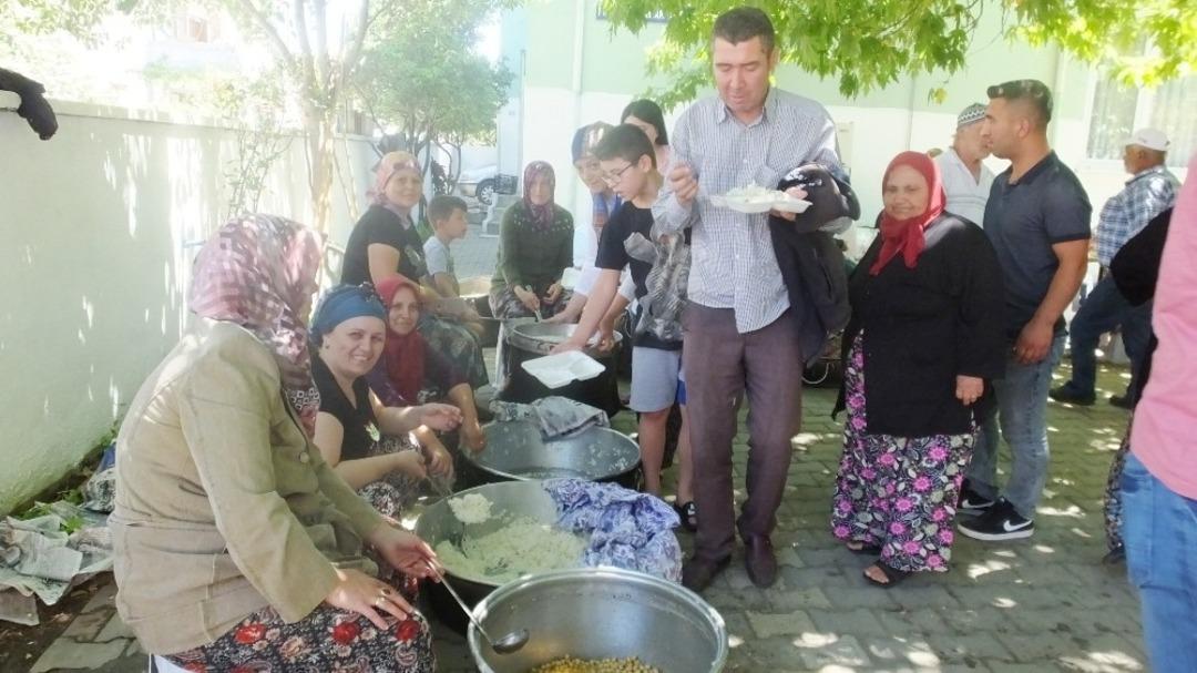 Burhaniye&rsquo;de 30 yıllık mahalle hayrı yapıldı