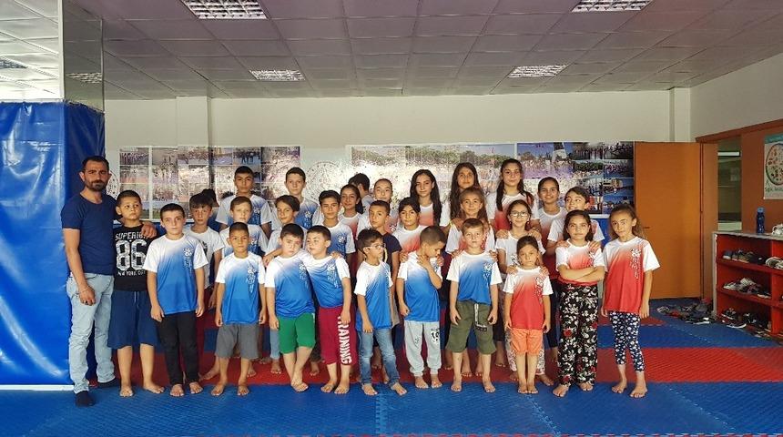 Muhtardan &ouml;rnek davranış