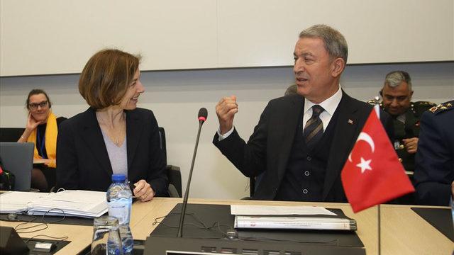 Bakan Akar, Fransız mevkidaşı ile telefonda görüştü