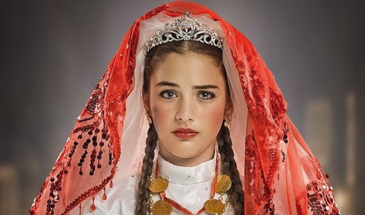 K&uuml;&ccedil;&uuml;k Gelin ile tanınan &Ccedil;ağla Şimşek'e bir de şimdi bakın