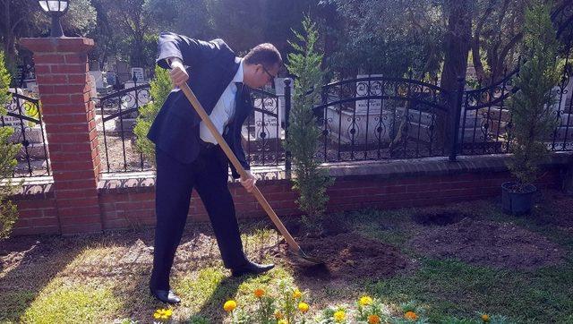 Şehitlik ve okulların bakımını hükümlüler yapıyor