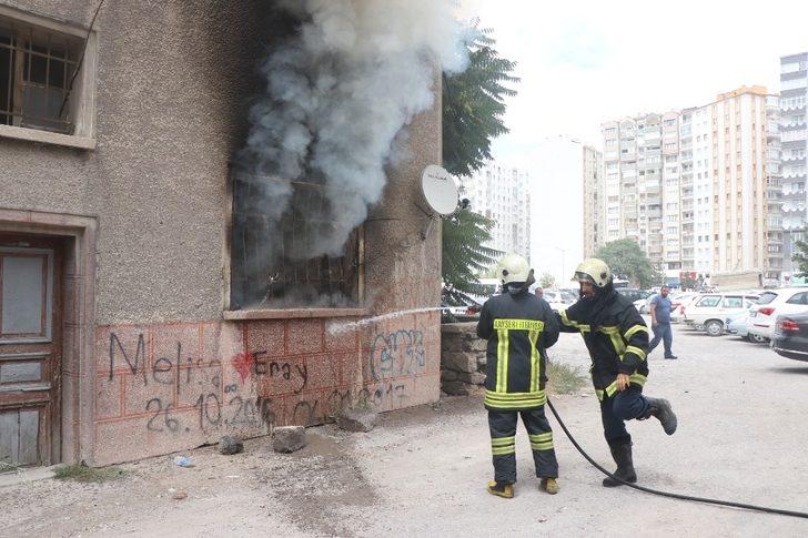 Metruk binada çıkan yangını itfaiye söndürdü G5