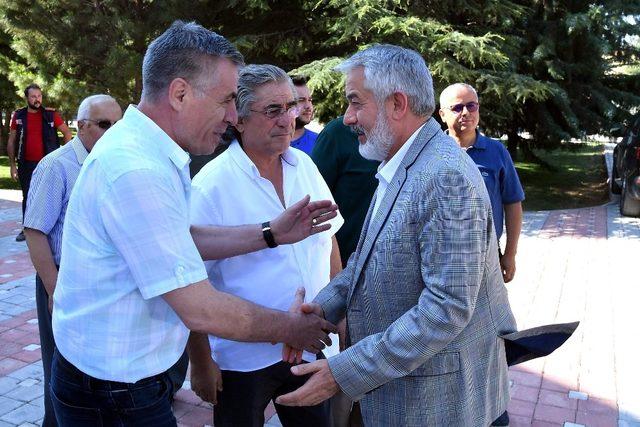 Süleyman Demirel Organize Sanayi Bölgesi yöneticilerinden, Isparta Belediyesi’ne asfalt teşekkürü