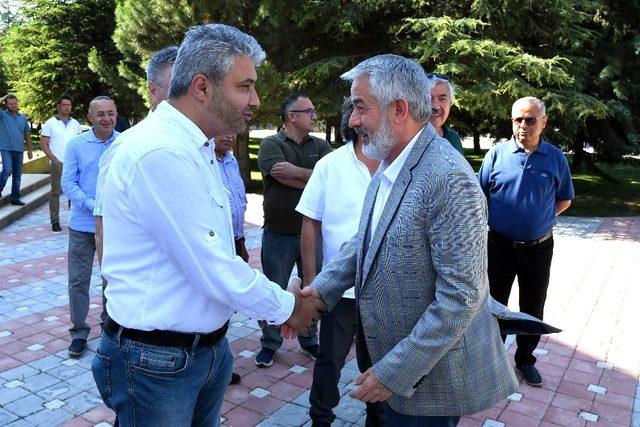 Süleyman Demirel Organize Sanayi Bölgesi yöneticilerinden, Isparta Belediyesi’ne asfalt teşekkürü