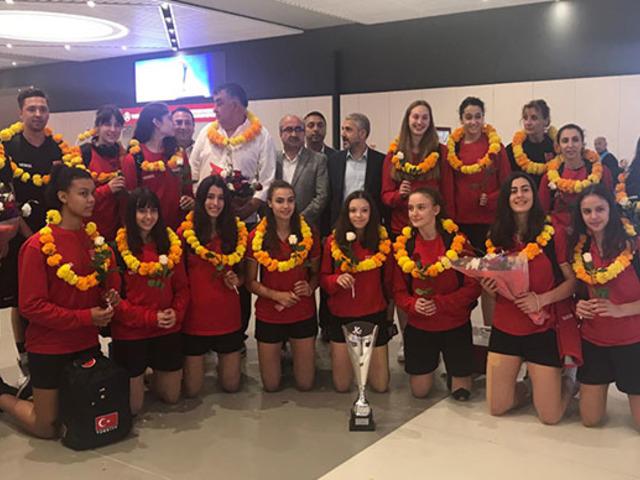 U16 Küçük Kız Milli Takımı yurda döndü