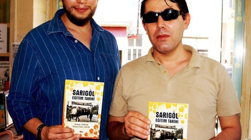 G&ouml;rme engelli T&uuml;rk&ccedil;e &ouml;ğretmeninden geleceğe ışık tutacak kitap