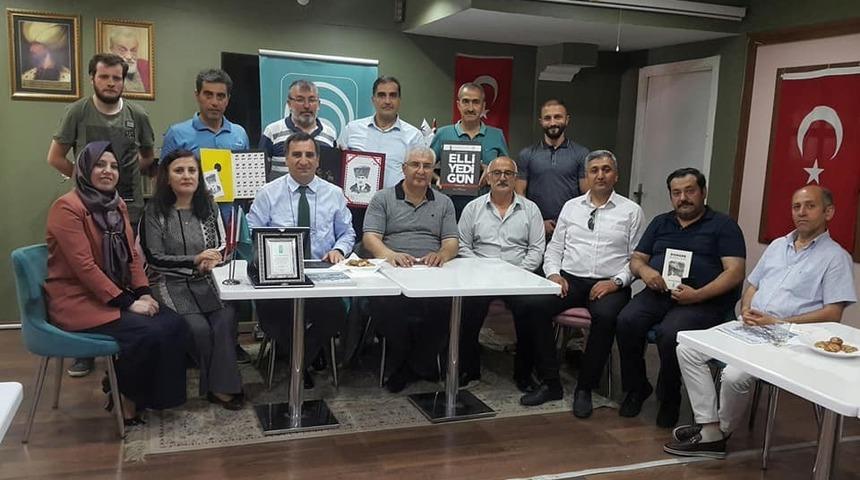 100.yıla damga vuran Prof.Dr. Kadıoğlu&rsquo;na ş&uuml;kran plaketi