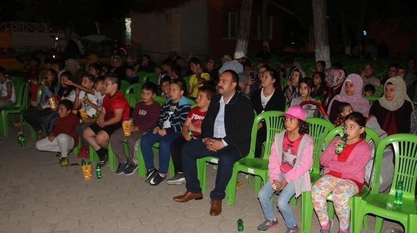 İn&ouml;n&uuml;&rsquo;de Yazlık Sinema Geceleri başladı