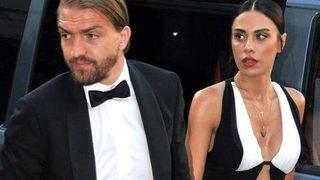 Caner Erkin eşi Şükran Ovalı ile dudak dudağa fotoğrafını yayınladı