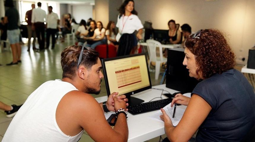 Konak Belediyesinden &uuml;niversite adaylarına tercih desteği