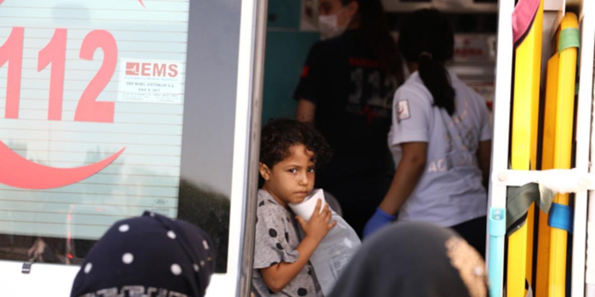 Adana'da topu almak i&ccedil;in sulama kanalına giren &ccedil;ocuklardan ikisi kayboldu