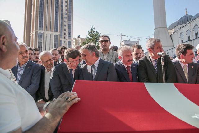 Eski devlet bakanı Süleyman Arif Emre son yolculuğuna uğurlandı