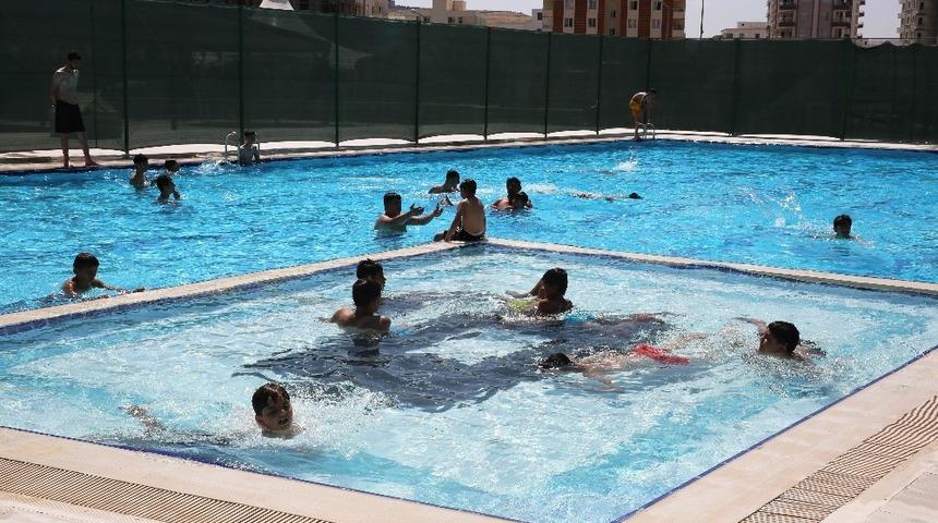 Karak&ouml;pr&uuml; Belediyesi Y&uuml;zme Havuzu hizmete sunuldu