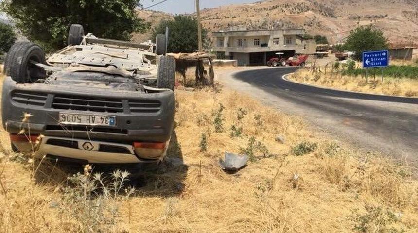 Siirt&rsquo;te virajı alamayan ara&ccedil; takla attı