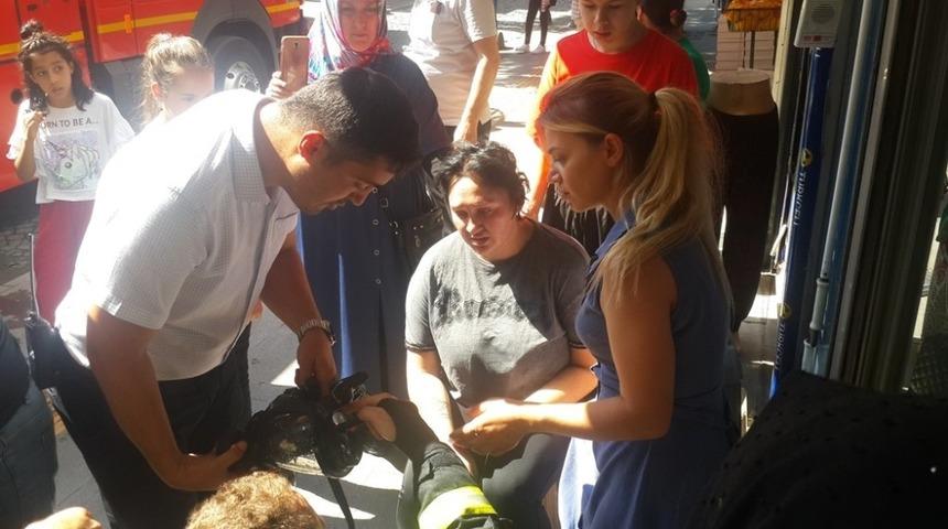 İş merkezinde çıkan yangın paniğe neden oldu