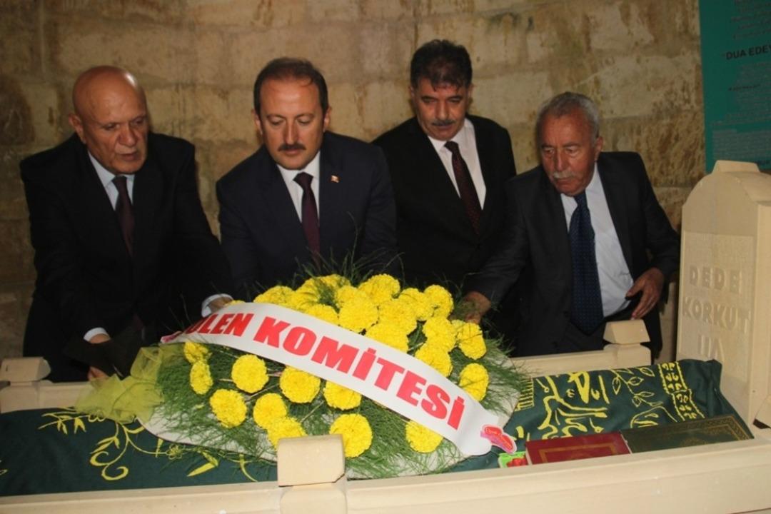 Uluslararası ş&ouml;lenler Dede Korkut T&uuml;rbesi ziyaretiyle başladı