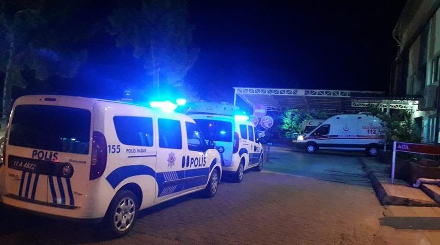 Bilecik&rsquo;te bı&ccedil;aklı kavga: 3 yaralı