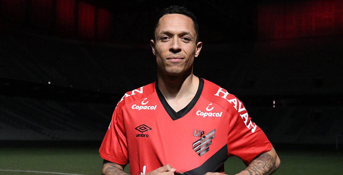 Beşiktaş'tan ayrıldı, &uuml;lkesine d&ouml;nd&uuml;!