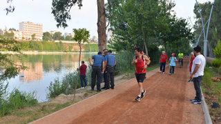 Koşu yapan vatandaşlar Seyhan Nehri'nde kadın cesedi buldu