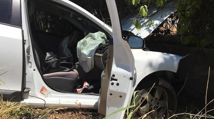 Adıyaman&rsquo;da otomobil duvara &ccedil;aptı: 3 Yaralı