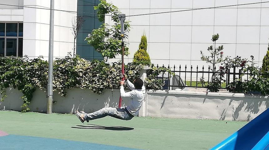 &Ccedil;ocuklar i&ccedil;in yapıldı, b&uuml;y&uuml;kler tadını &ccedil;ıkarıyor