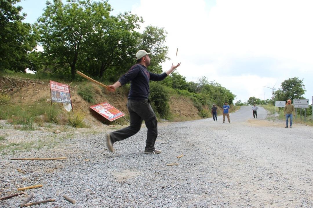 K&ouml;y&uuml;n yetişkinleri &ccedil;ocukluğuna d&ouml;nd&uuml;