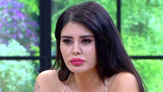 Ebru Polat elbisesiyle denize böyle girdi: Hayırdır oğlum