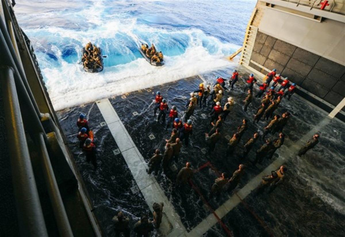 Savaş gemisinde ilgin&ccedil; anlar 