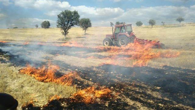 Konya’da tarlalar alev alev yandı